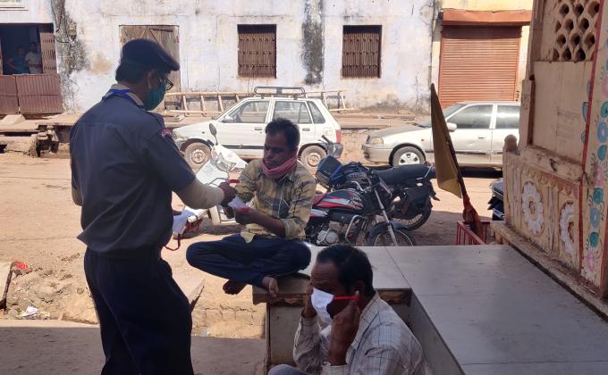 स्काउट गाइड बूंदी ने विभिन्न स्थानों पर किए मास्क वितरित