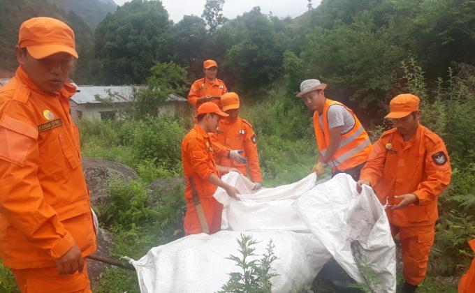 Clearing of water and cleaning at Yangtse Town