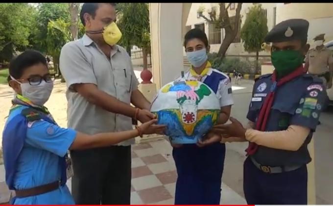 COVIDE- 19 AWARENESS PAINTING ON A POT ON EARTH DAY