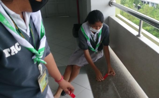 ติดสติกเกอร์​กากบาท
