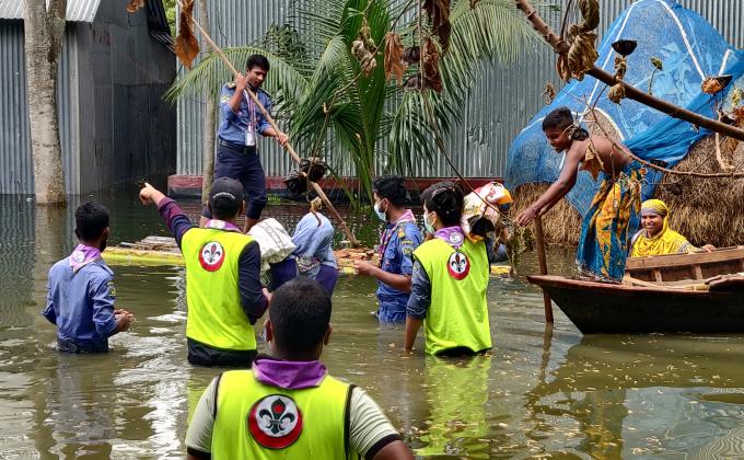বন্যায় ক্ষতিগ্রস্থদের কল্যাণে ত্রাণ বিতরণ কার্যক্রম