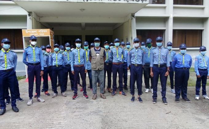 করোনা প্রতিরোধে মার্ক্স ও হ্যান্ড স্যানিটাইজার বিতারণ