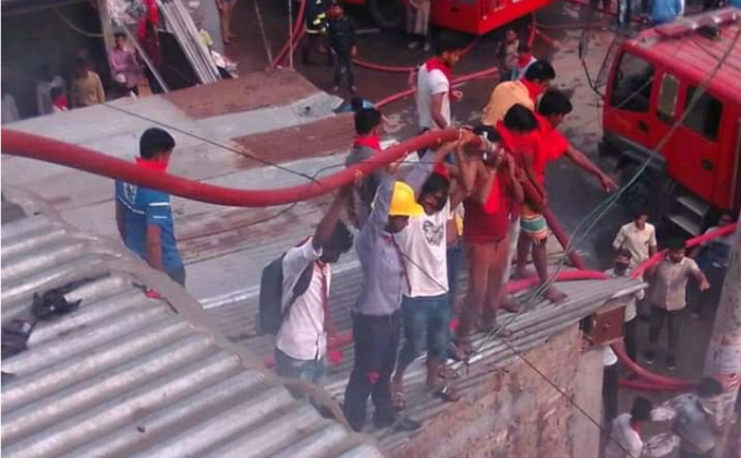 অগ্নিকাণ্ড নিভানোর কাজে স্কাউট দল 