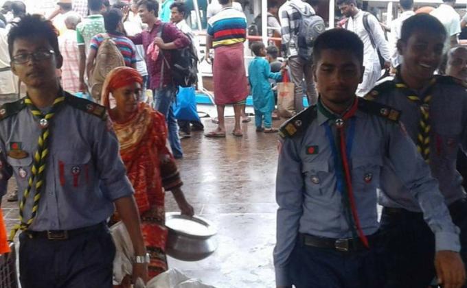 লঞ্চ ঘাটে সেবা দান 