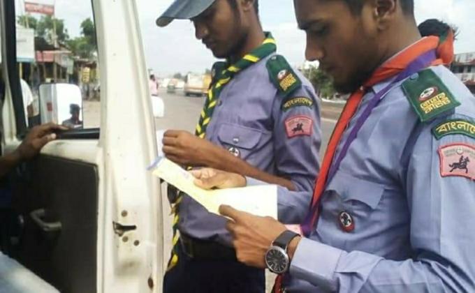 ট্রাফিক পুলিশ সপ্তাহ ২০১৮ তে সেবা দান ।