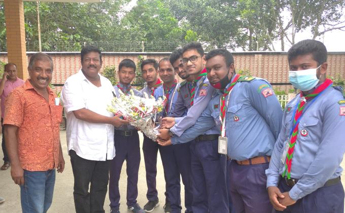সেবা মুক্ত স্কাউট গ্রুপ এর পক্ষ থেকে ফুলের শুভেচ্ছা জ্ঞাপন
