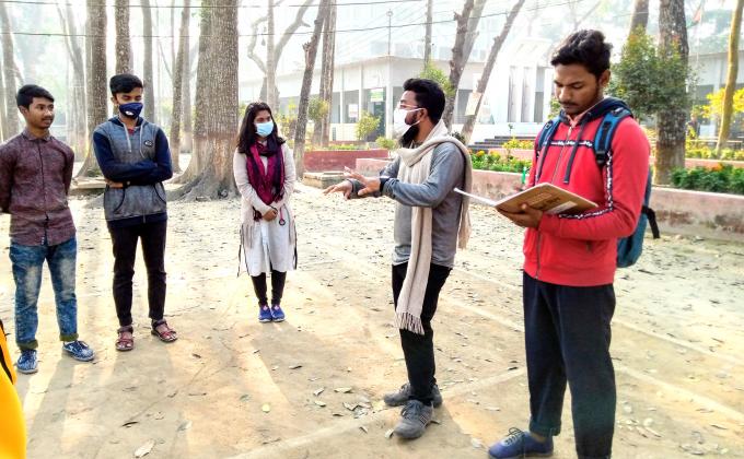 সাপ্তাহিক ক্রু মিটিং