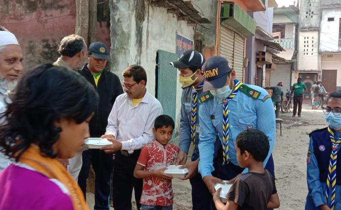 Distribution of cooked food among the needy on World Love Day at the initiative of Three Star Open Scout Group