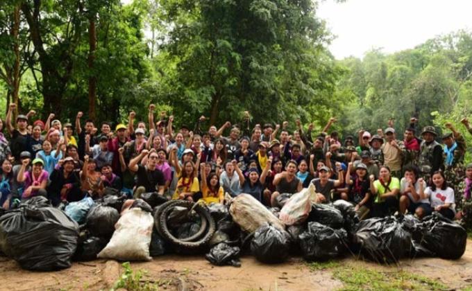 กิจกรรมเก็บขยะออกจากป่าทับลาน