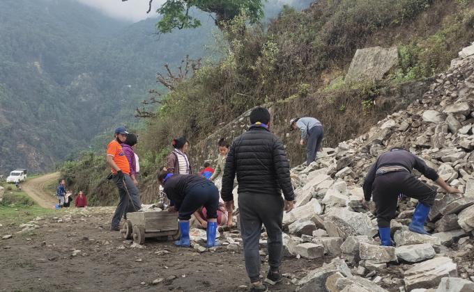 Maintaining of farm road toward temple