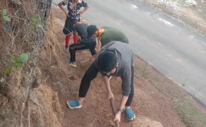 Footpath towards temple