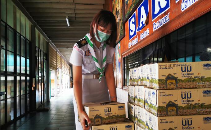 การจัดแจกนมโรงเรียน