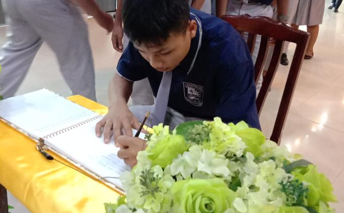 ลงนามถวายพระพร
