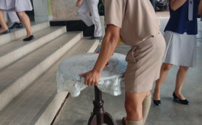 ยกโต๊ะช่วยอาจารย์และพี่สภาครับ