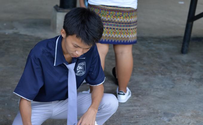 ช่วยเพื่อทำชุดประกวด