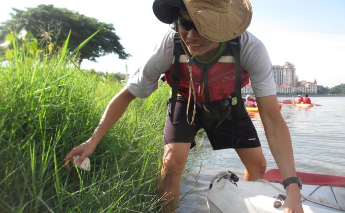 Kallang River cleaning 