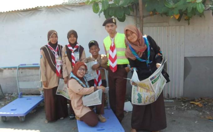 PRABUHI | BANTEN TEAM helping travellers in Merak Harbor, Java, Indonesia