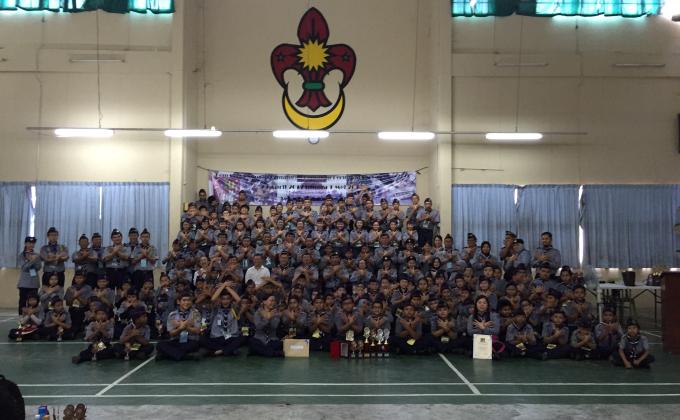 Gambar beramai - ramai untuk aktiviti pertandingan kemahiran pengakap peringkat daerah sibu 2017