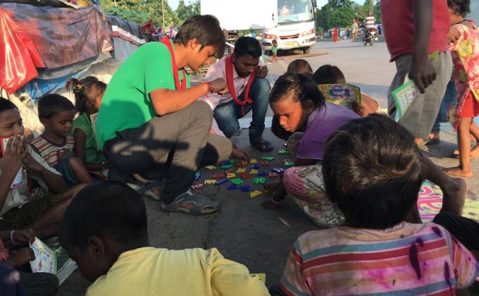 Celebrating international peace day 2016 at Gorakhpur by Mop team and smile roti bank ---ASHVANEE KUMAR SRIVASTAV