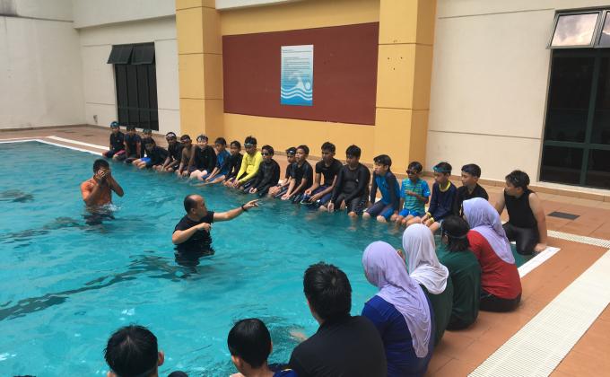 Pengendalian Kursus Renang dan Menyelamat