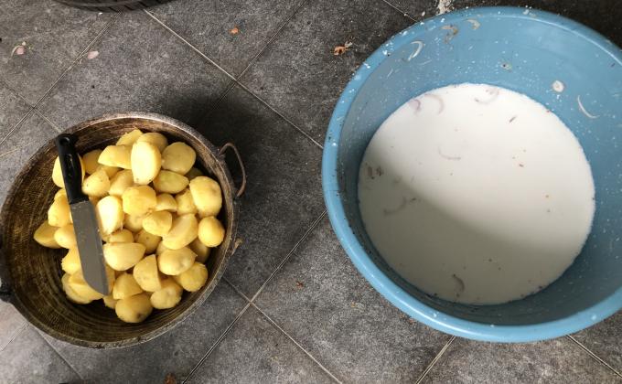 Preparation of a meal for a childrens home