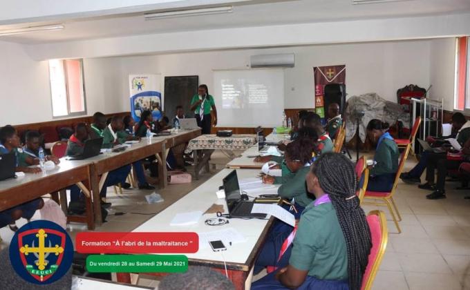 FORMATION SUR LE PROGRAMME '' À L'ABRI DE LA MALTRAITANCE '' | ECLAIREUSES ET ECLAIREURS UNIONISTES DE CÔTE D'IVOIRE (EEUCI)