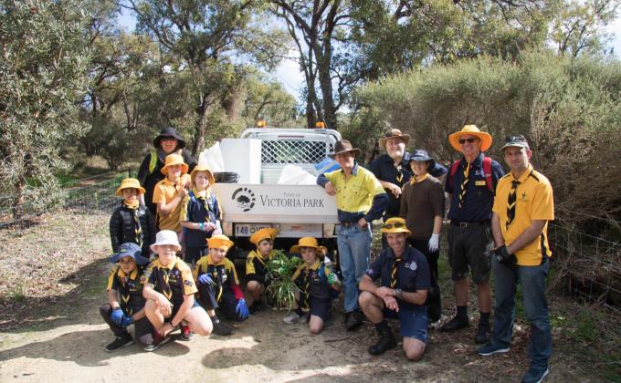 Kensington bushland weeding