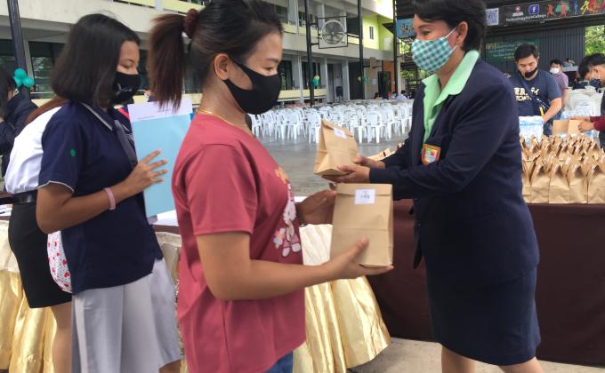 การบริการแก่นักเรียนและผู้ปกครอง