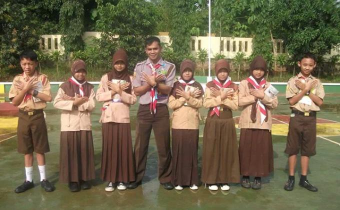 Reading Volunteering Scouts of Japara District Run a Reading Rally in small Village called Cikeleng 