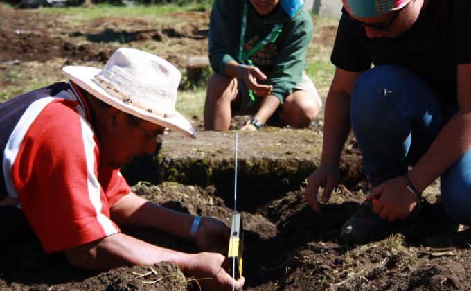 Recuperación y reconstrucción de antigua estación ferroviaria en Butalcura como centro de actividad comunitaria y museo local.
