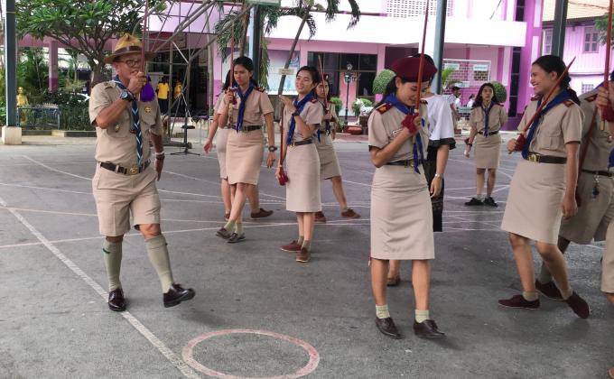 การฝึกทบทวนผู้กำกับลูกเสือ เรื่องการฝึกระเบียบแถว และสวนสนาม