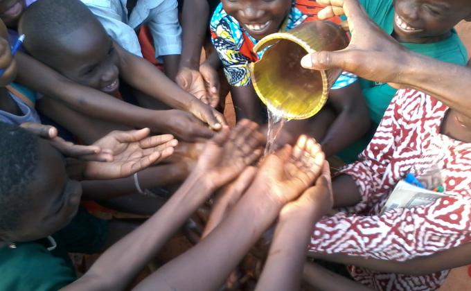 Initiation des élèves d'Akato-Viépé au Scoutisme
