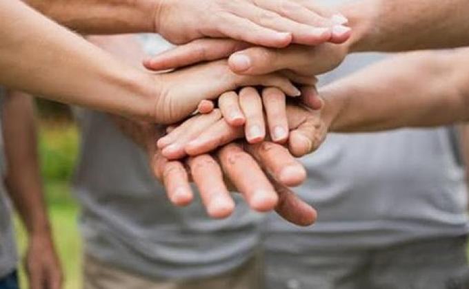 MÃOS QUE CONTRIBUEM 