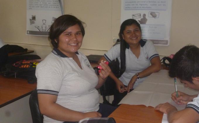 Estudiantes de la secundaria: CTP Nataniel Arias Murillo de Aguas Zarcas, de la especialidad de Banca y Finanzas,   reciben programa del proyecto Anti - Bullying el Otro Cielo.