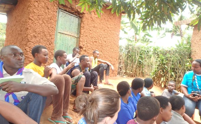 Visite dans des clubs de paix au Rwanda 
