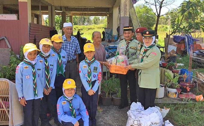 School’s Cub Scouts assist underprivileged families