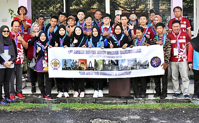 1st ASEAN ROVER MOOT Rover Scouts lend a helping hand