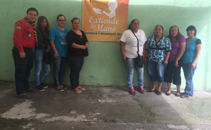 Extendiendo Nuestra Mano por el Desarrollo