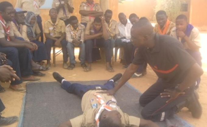 formation en secourisme des scouts au centre scout de Niamey (MOP NIGER)