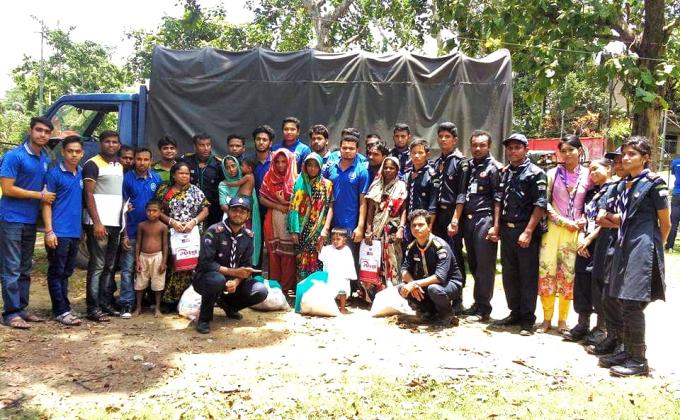 কাপ্তাই জেলা নৌ স্কাউটস এর উদ্যোগে ত্রাণ বিতরণ