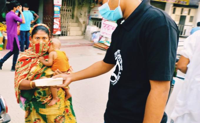 খাবার বিতরণ কর্মসূচী