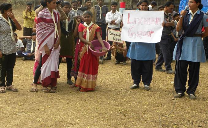 DISPLAYED STREET PLAY UPON THE SUBJECT "STOP VIOLENCE AGAINST WOMEN"