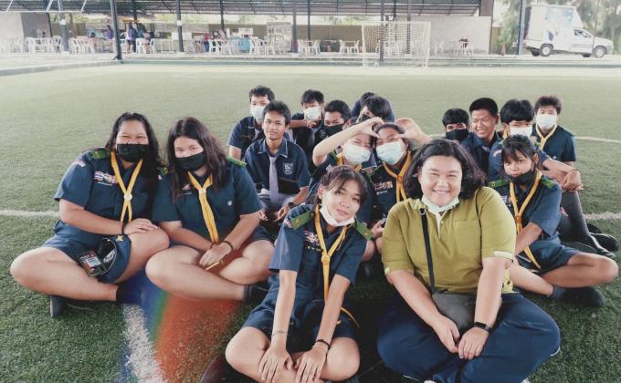 การทำกิจกรรมนันทนาการร่วมกับลูกเสือและนักเรียน