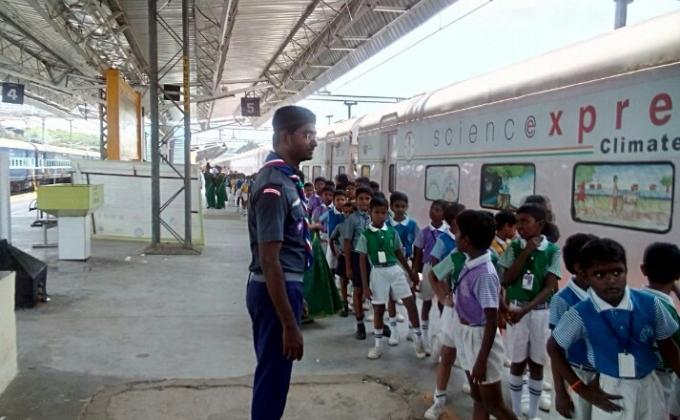 Science Express climate change special-service