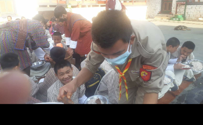 Community service at Namdroling Dratshang during Drubchen by his Holiness