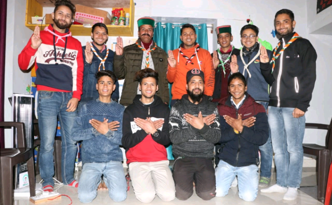 crew meeting snow land Rover Rover's open crew