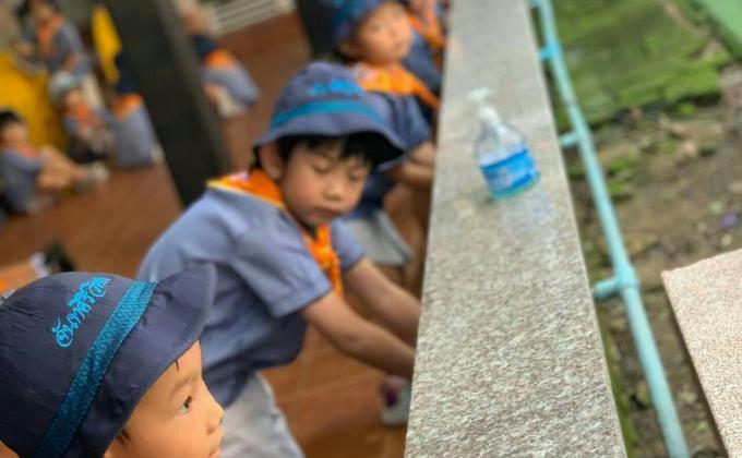 จิตอาสาสอนเด็กล้างมือ