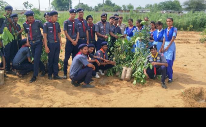 जिला पर्यावरण संरक्षण के अंतर्गत पौधरोपण किया