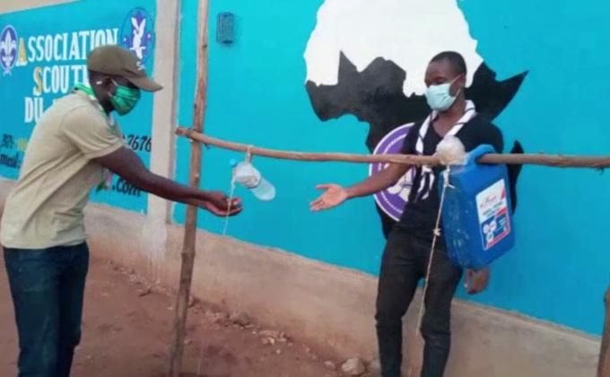 Système de lavage de mains pour tous au Togo 