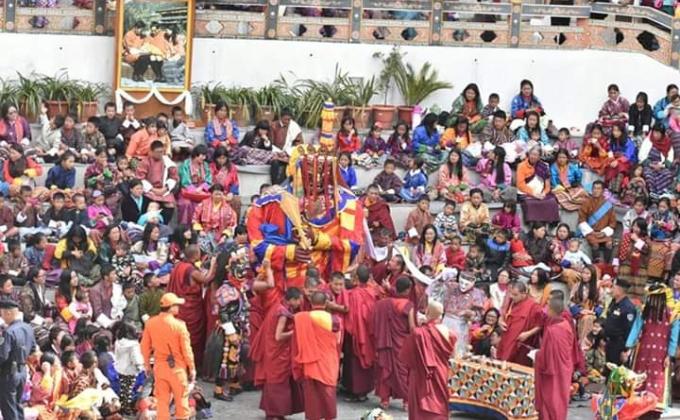 crowed controlling during chukka tshechu